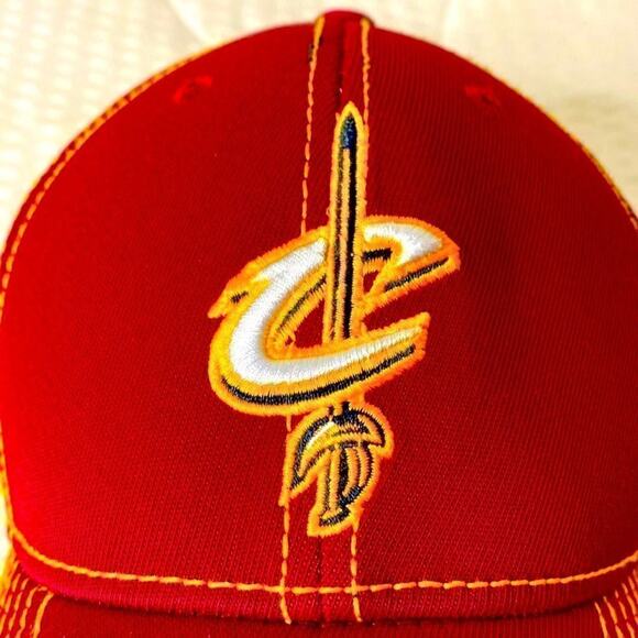 Cleveland Cavaliers Baseball Cap NBA Adidas Flexfit Hat S/M - Picture 4 of 10